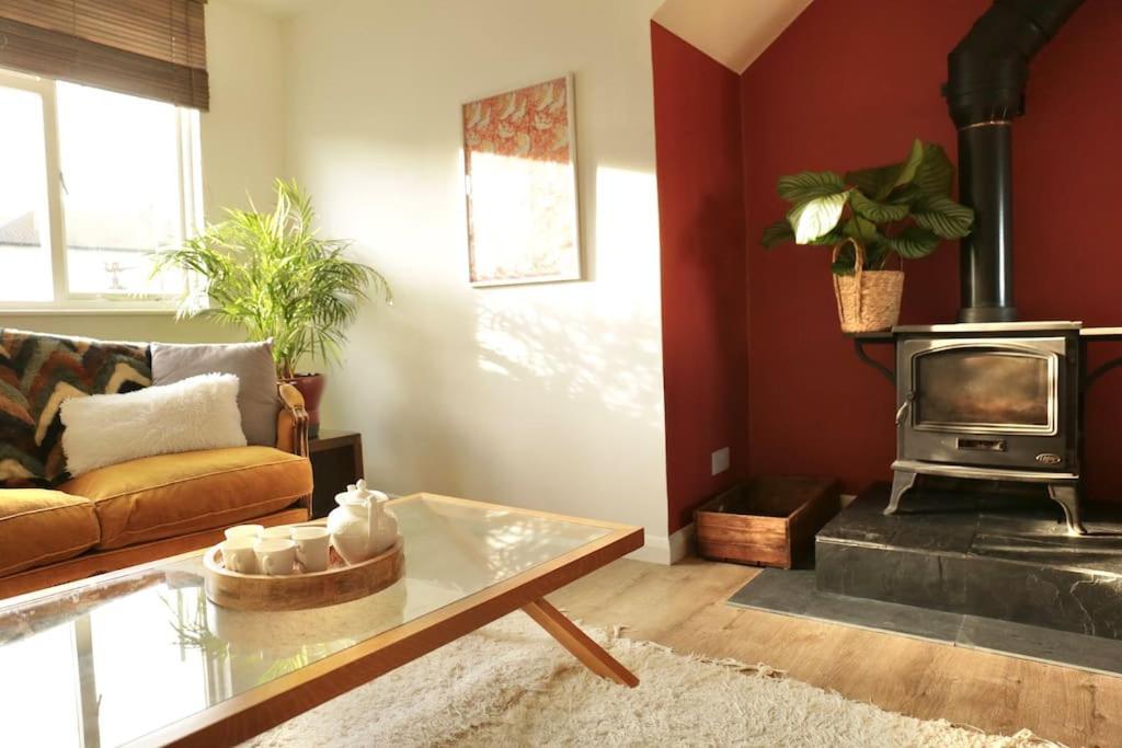 Sunny Seaside Sanctuary - Two Bedroom Apartment Μπράιτον Εξωτερικό φωτογραφία